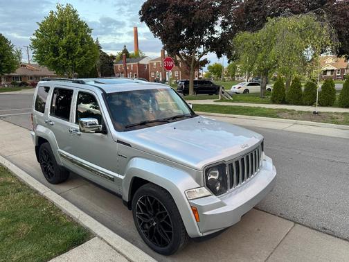 Silver 2012 Jeep Liberty Jet