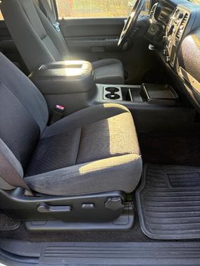 White 2009 GMC Sierra 2500 SLE