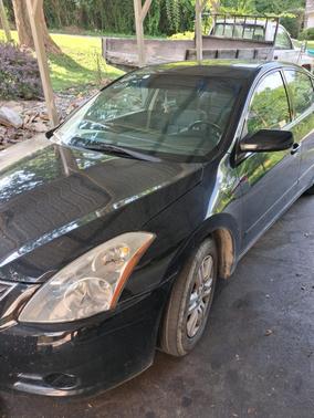 Black 2010 Nissan Altima 2.5 S