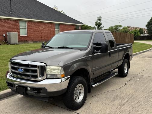 Gray 2002 Ford F-250 XL SuperCab Super Duty