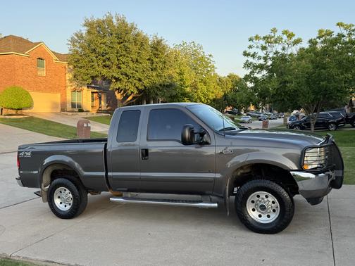 Gray 2002 Ford F-250 XL SuperCab Super Duty