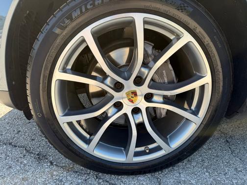 Blue 2019 Porsche Cayenne Cayenne