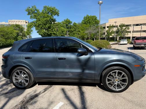Blue 2019 Porsche Cayenne Cayenne