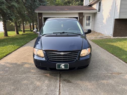 2006 Chrysler Town & Country Base