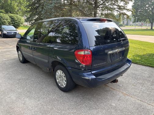 2006 Chrysler Town & Country Base