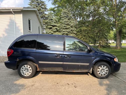 2006 Chrysler Town & Country Base