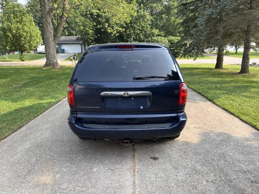 2006 Chrysler Town & Country Base
