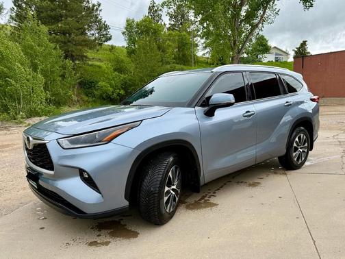 Blue 2021 Toyota Highlander XLE