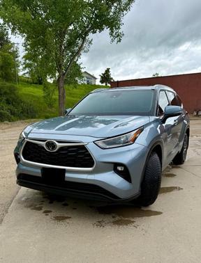 Blue 2021 Toyota Highlander XLE