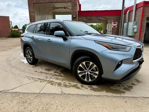 Blue 2021 Toyota Highlander XLE