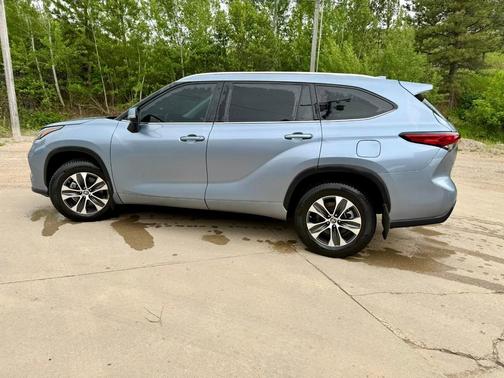 Blue 2021 Toyota Highlander XLE