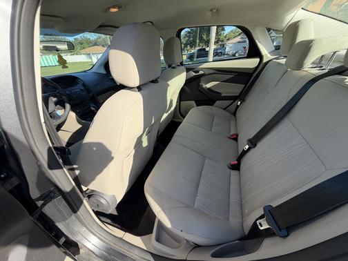 Gray 2017 Ford Focus SE