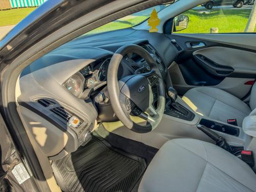 Gray 2017 Ford Focus SE