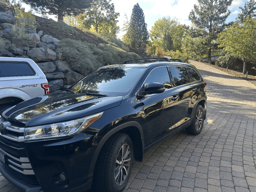 Black 2017 Toyota Highlander XLE