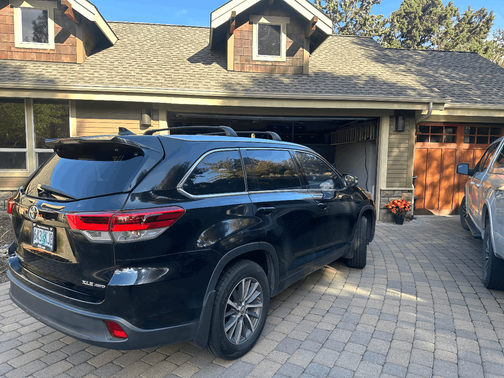 Black 2017 Toyota Highlander XLE