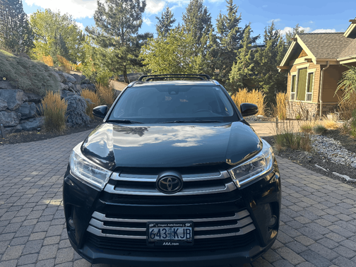 Black 2017 Toyota Highlander XLE