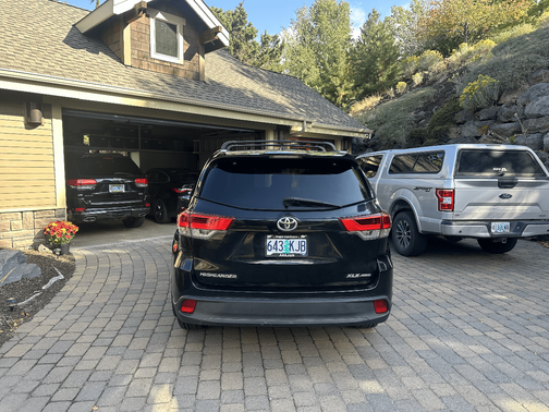 Black 2017 Toyota Highlander XLE