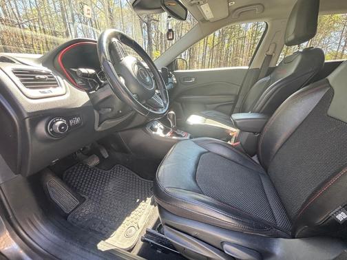 Gray 2019 Jeep Compass Trailhawk
