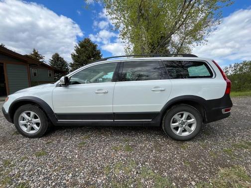 White 2012 Volvo XC70 3.2