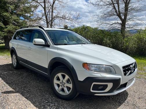 White 2012 Volvo XC70 3.2