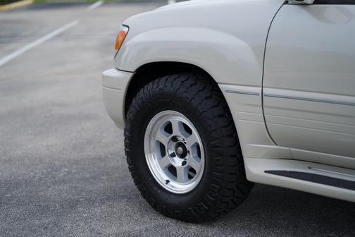 2003 Lexus LX 470 Base