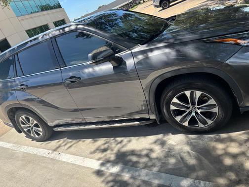 Gray 2021 Toyota Highlander XLE