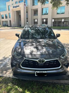 Gray 2021 Toyota Highlander XLE