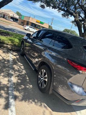 Gray 2021 Toyota Highlander XLE