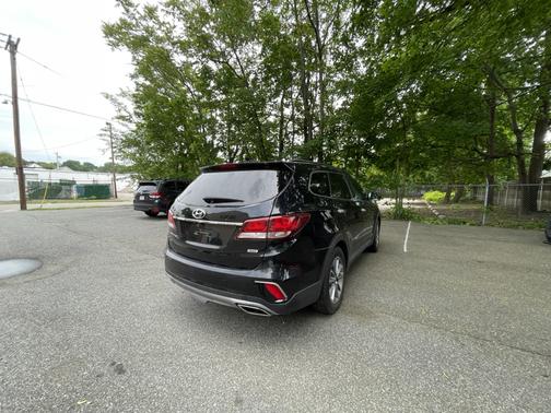 2017 Hyundai SANTA FE SE