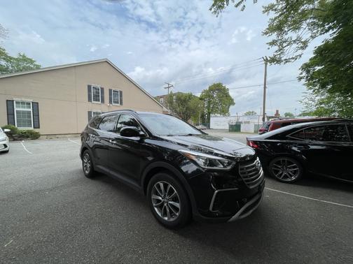 2017 Hyundai SANTA FE SE
