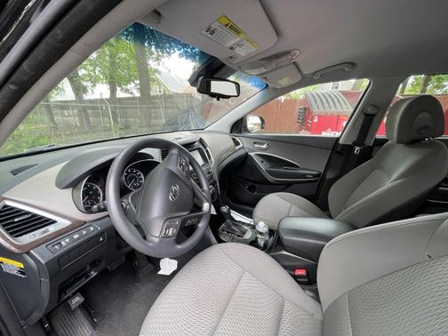 2017 Hyundai SANTA FE SE