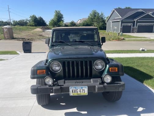 Photo 2 of 7 of 2001 Jeep Wrangler Sahara