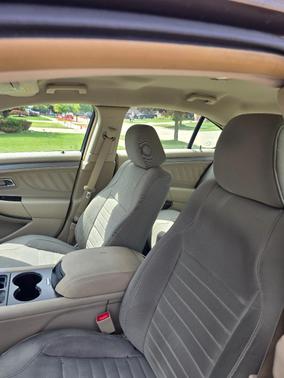 Beige 2015 Ford Taurus SE
