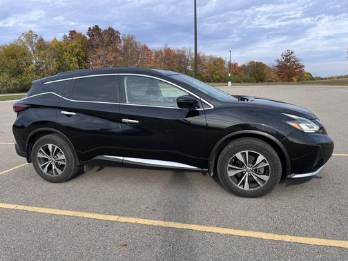 Black 2019 Nissan Murano SV