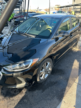 Black 2017 Hyundai ELANTRA SE