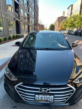 Black 2017 Hyundai ELANTRA SE