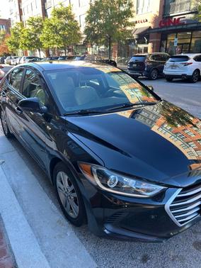 Black 2017 Hyundai ELANTRA SE