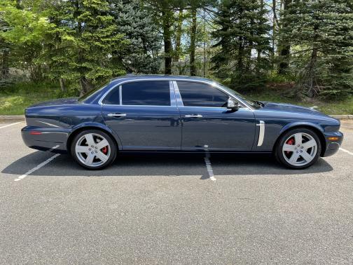 Photo 2 of 23 of 2008 Jaguar XJ Vanden Plas