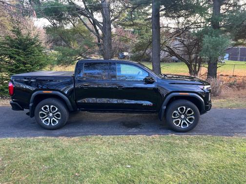2024 GMC Canyon AT4
