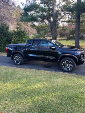 2024 GMC Canyon AT4