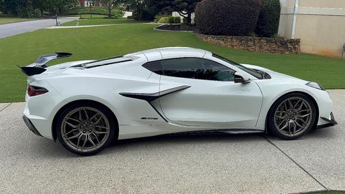 White 2024 Chevrolet Corvette Z06 w/3LZ