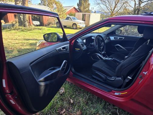2016 Hyundai Veloster Base