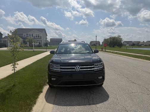 Black 2018 Volkswagen Atlas 3.6L SE