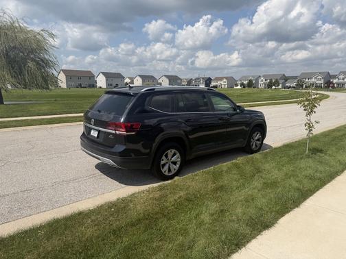 Black 2018 Volkswagen Atlas 3.6L SE