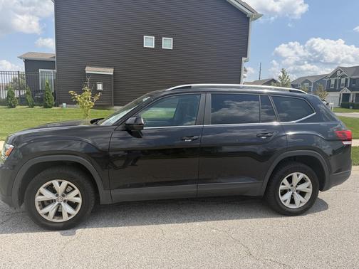 Black 2018 Volkswagen Atlas 3.6L SE