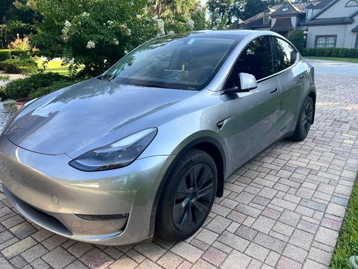 Silver 2024 Tesla Model Y Long Range