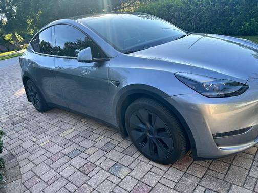 Silver 2024 Tesla Model Y Long Range