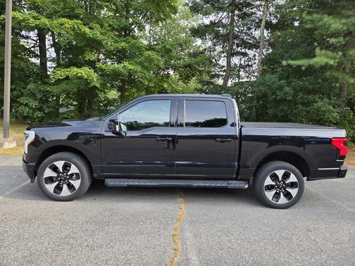 2022 Ford F-150 Lightning Platinum