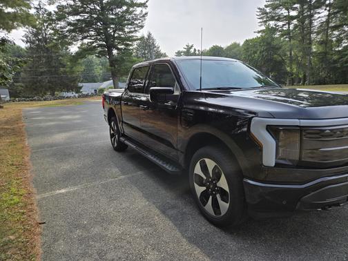 2022 Ford F-150 Lightning Platinum