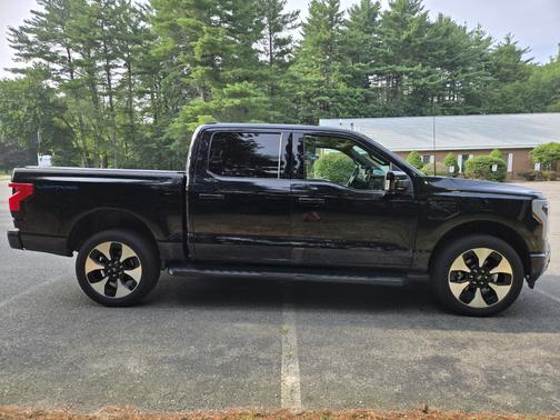 2022 Ford F-150 Lightning Platinum